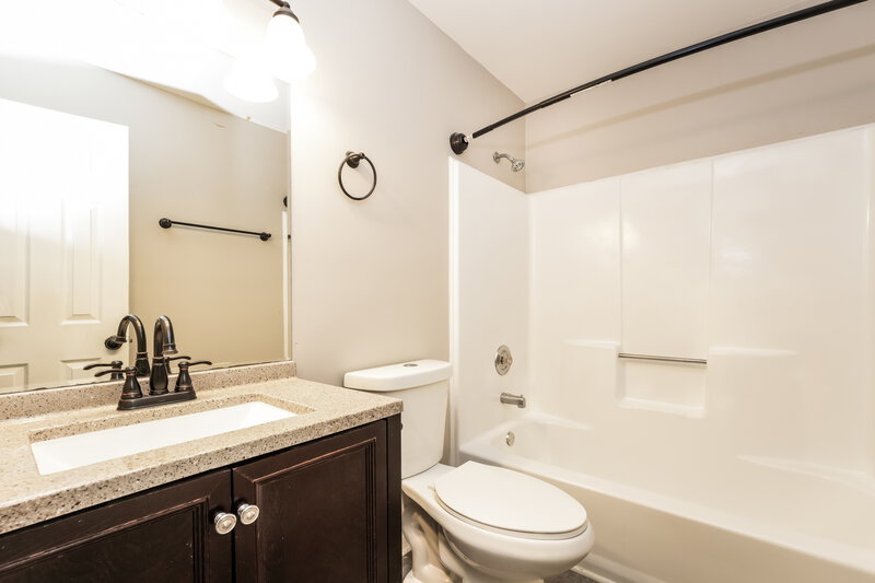 1,720/Mo, 130 Bear Run Ct Palmetto, GA 30268 Bathroom View 2