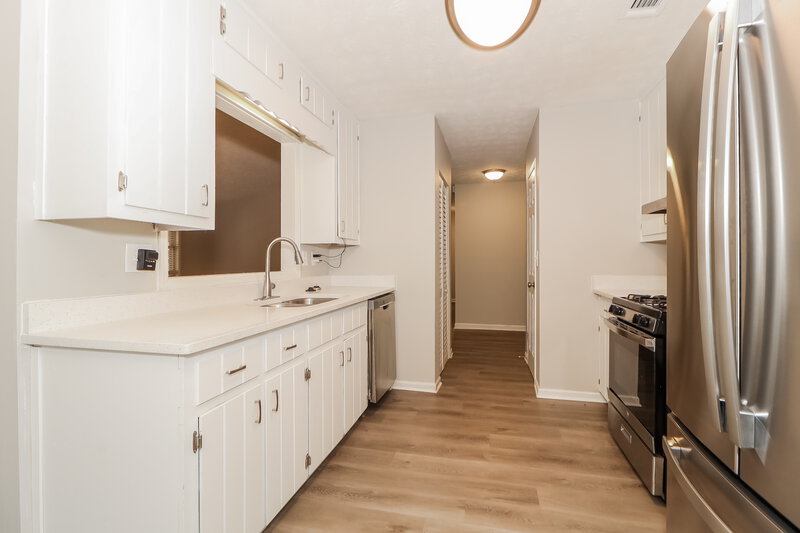 2,005/Mo, 2138 Indian Trail Lilburn Rd Norcross, GA 30071 Kitchen View 2