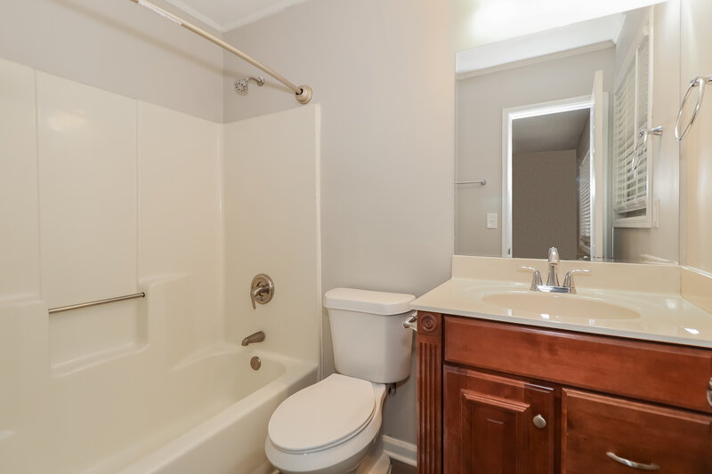 2,005/Mo, 2138 Indian Trail Lilburn Rd Norcross, GA 30071 Main Bathroom View