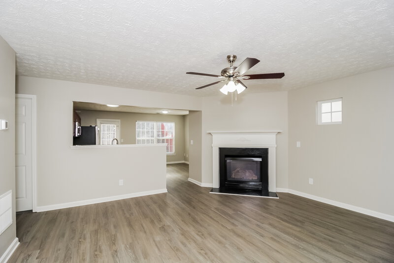 2,200/Mo, 427 Topaz Dr Dallas, GA 30132 Living Room View 2
