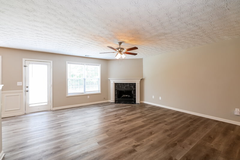 2,050/Mo, 616 Shadow Valley Ct Lithonia, GA 30058 Living Room View 2