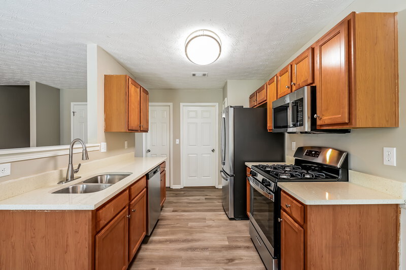 2,050/Mo, 616 Shadow Valley Ct Lithonia, GA 30058 Kitchen View 2