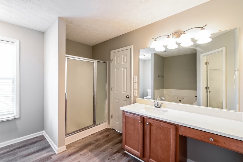 2,050/Mo, 616 Shadow Valley Ct Lithonia, GA 30058 Main Bathroom View