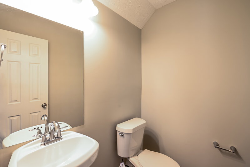 2,050/Mo, 616 Shadow Valley Ct Lithonia, GA 30058 Bathroom View 2