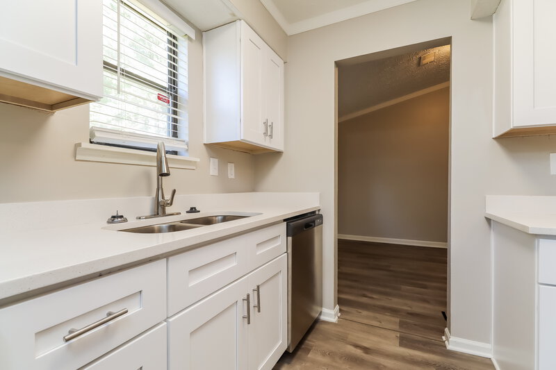 1,780/Mo, 367 Martin Dr Jonesboro, GA 30238 Kitchen View 2