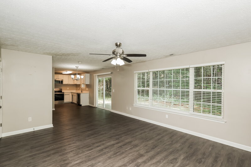 2,025/Mo, 5201 Summer Brooke Ct Union City, GA 30291 Living Room View