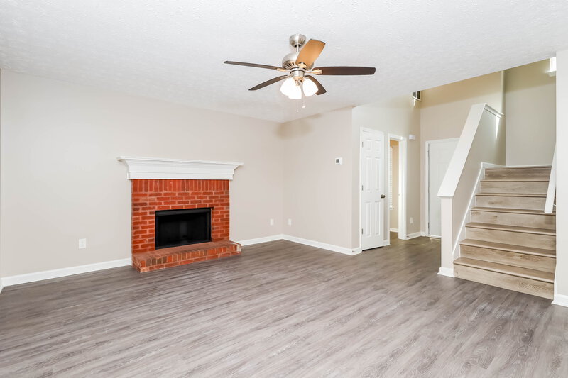 2,700/Mo, 5201 Summer Brooke Ct Union City, GA 30291 Living Room View 2