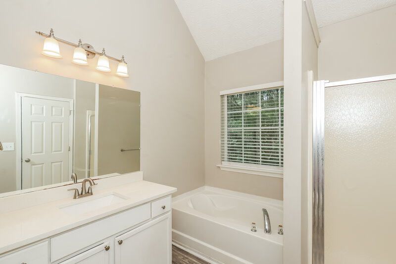 2,025/Mo, 5201 Summer Brooke Ct Union City, GA 30291 Main Bathroom View