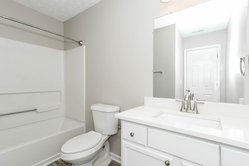 2,700/Mo, 5201 Summer Brooke Ct Union City, GA 30291 Bathroom View