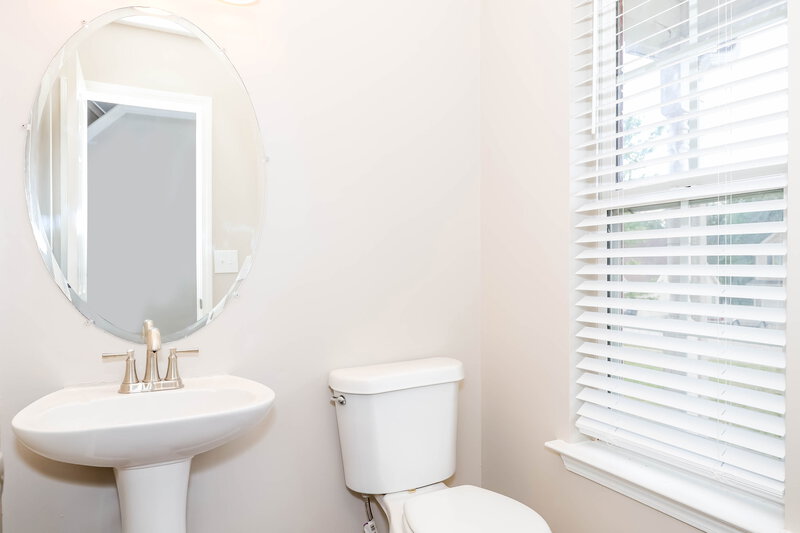 2,700/Mo, 5201 Summer Brooke Ct Union City, GA 30291 Bathroom View 2