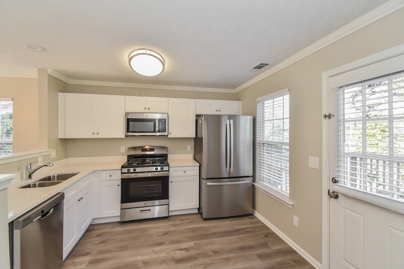 1,910/Mo, 200 Lafayette St Dallas, GA 30157 Kitchen View