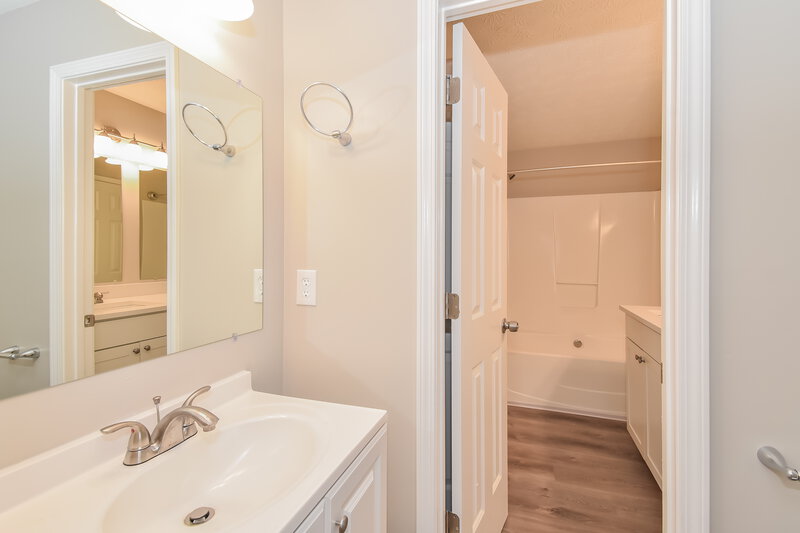 1,910/Mo, 200 Lafayette St Dallas, GA 30157 Main Bathroom View