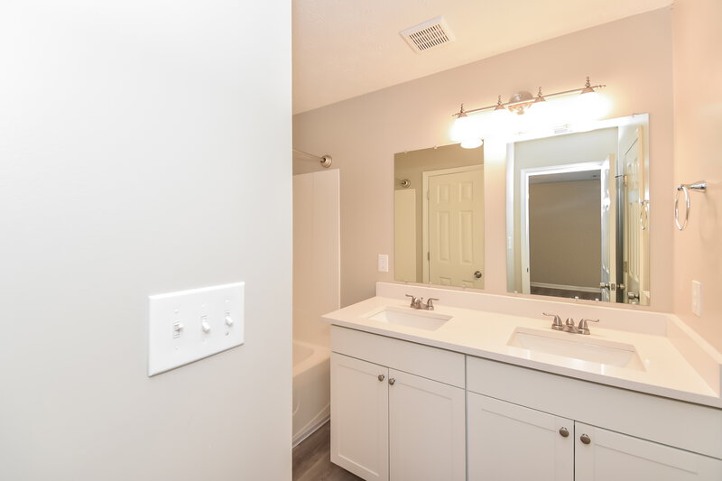 1,910/Mo, 200 Lafayette St Dallas, GA 30157 Main Bathroom View 2