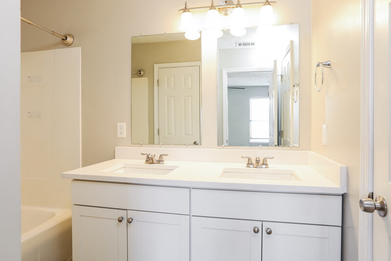 1,795/Mo, 200 Lafayette St Dallas, GA 30157 Main Bathroom View 2
