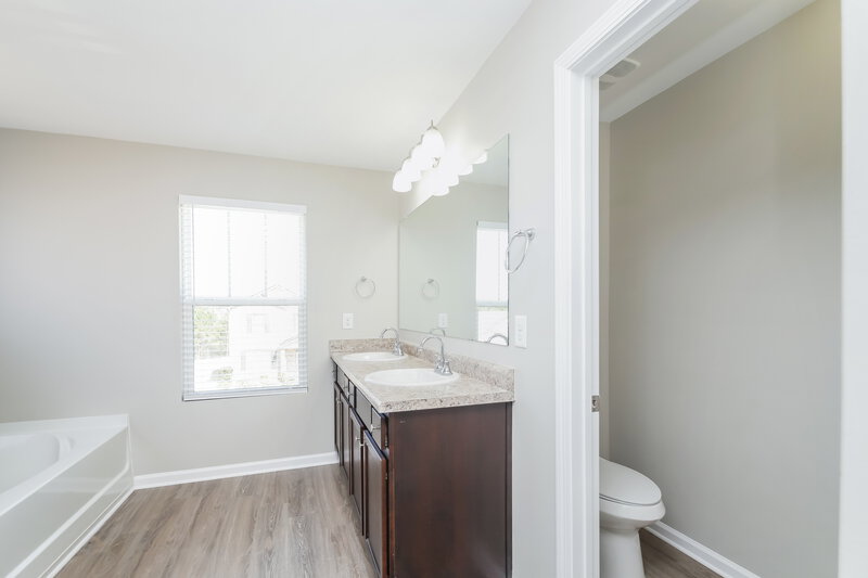 2,680/Mo, 163 Possum Creek Ln Dallas, GA 30132 Main Bathroom View