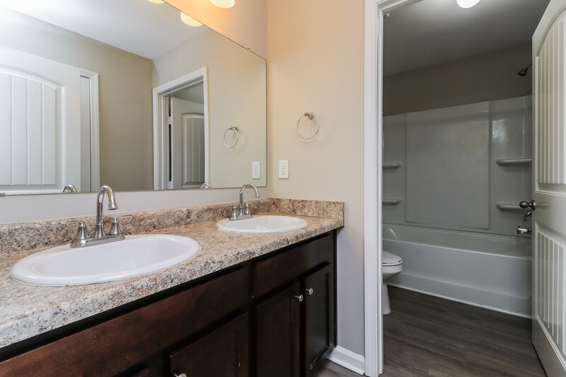 2,735/Mo, 163 Possum Creek Ln Dallas, GA 30132 Main Bathroom View 2