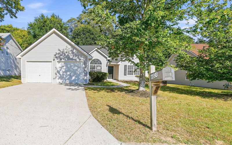 3 Bedroom House – 6024 Birdseye Trl, Atlanta, GA 30349