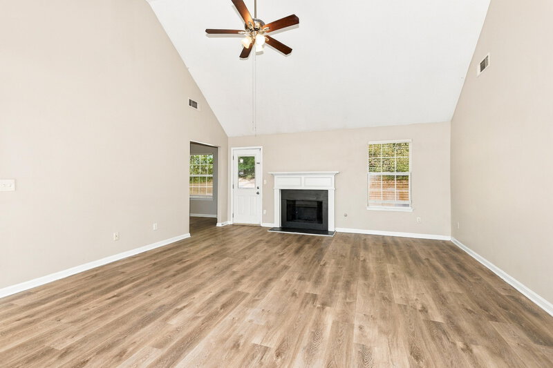 1,905/Mo, 6024 Birdseye Trl Atlanta, GA 30349 Living Room View 2
