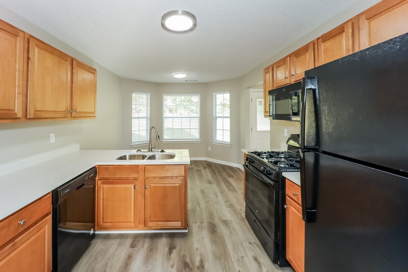 2,700/Mo, 6024 Birdseye Trl Atlanta, GA 30349 Kitchen View 2