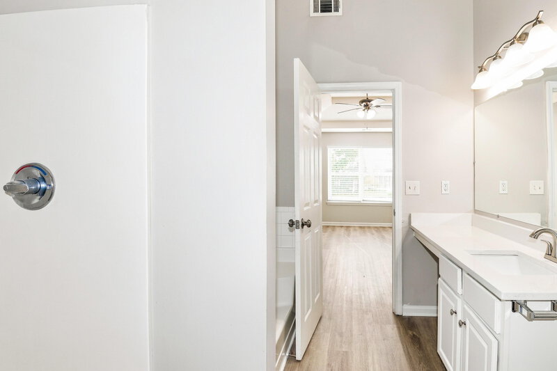1,905/Mo, 6024 Birdseye Trl Atlanta, GA 30349 Primary Bathroom View