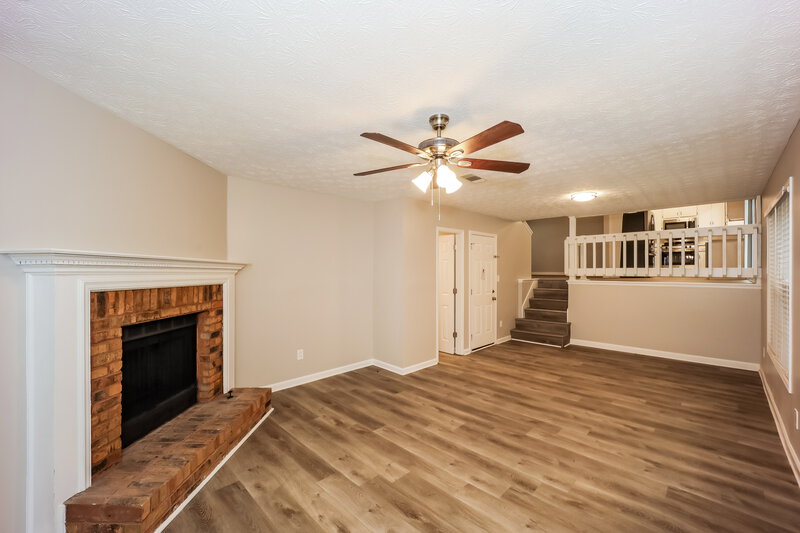 1,825/Mo, 233 Northbridge Dr Stockbridge, GA 30281 Family Room View 2
