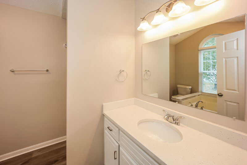 1,825/Mo, 233 Northbridge Dr Stockbridge, GA 30281 Main Bathroom View
