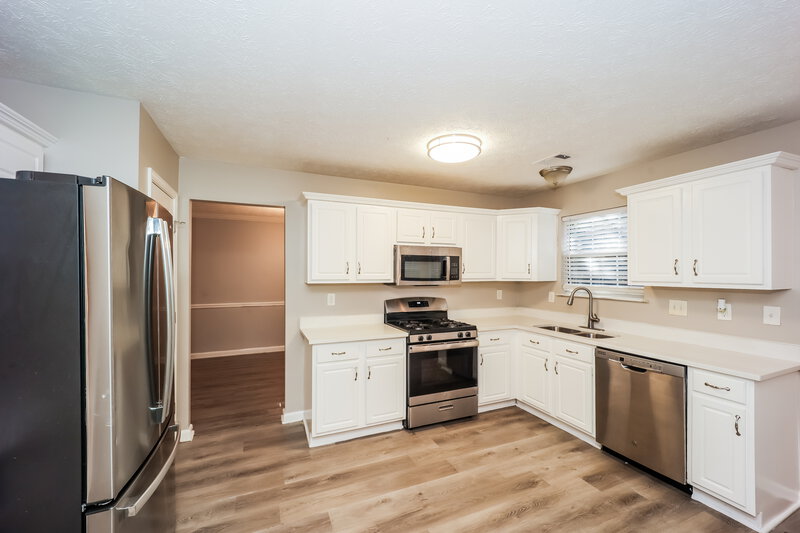 2,140/Mo, 3955 Belmont Ridge Dr Lithonia, GA 30038 Kitchen View