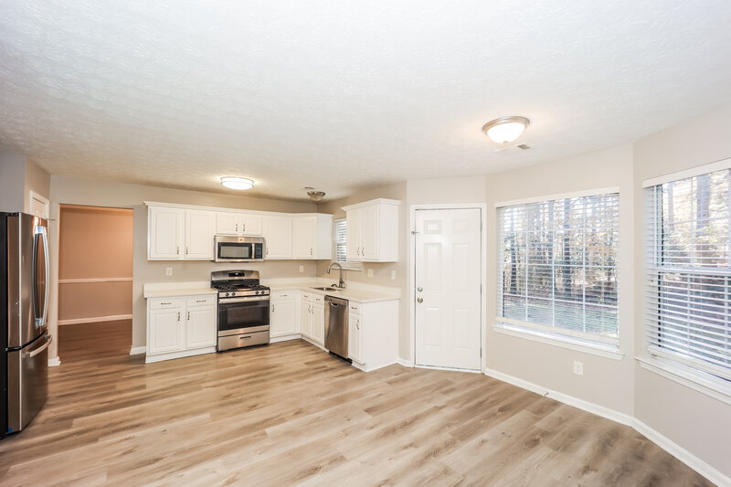 2,140/Mo, 3955 Belmont Ridge Dr Lithonia, GA 30038 Kitchen View 2