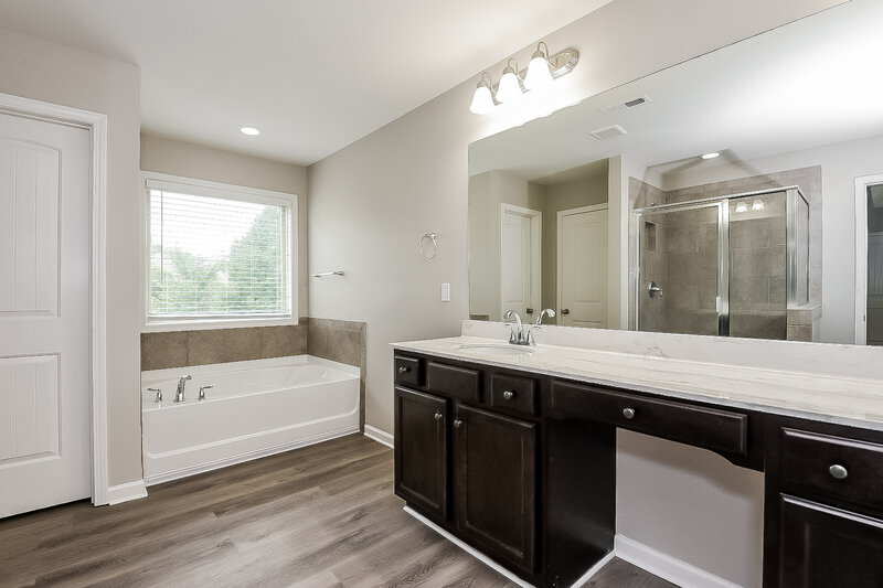 2,595/Mo, 4038 Lake Manor Way Atlanta, GA 30349 Main Bathroom View