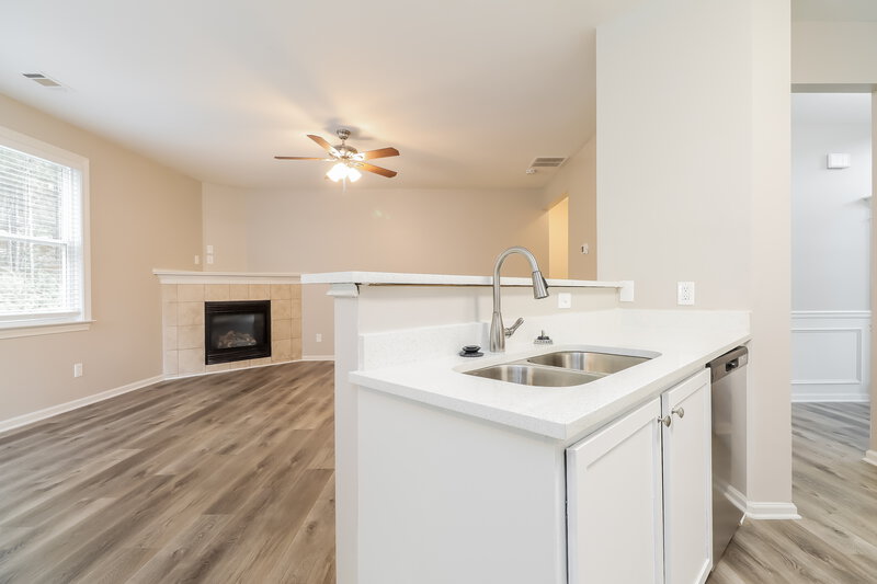 2,515/Mo, 361 Southgate Dr Locust Grove, GA 30248 Kitchen View