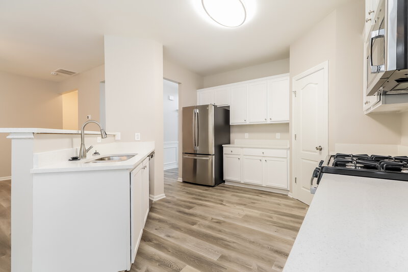 2,515/Mo, 361 Southgate Dr Locust Grove, GA 30248 Kitchen View 2