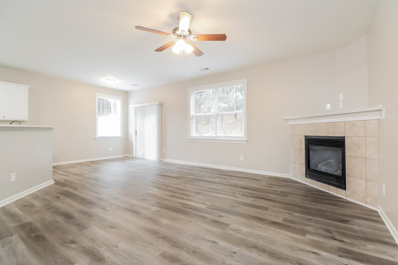2,515/Mo, 361 Southgate Dr Locust Grove, GA 30248 Family Room View 2