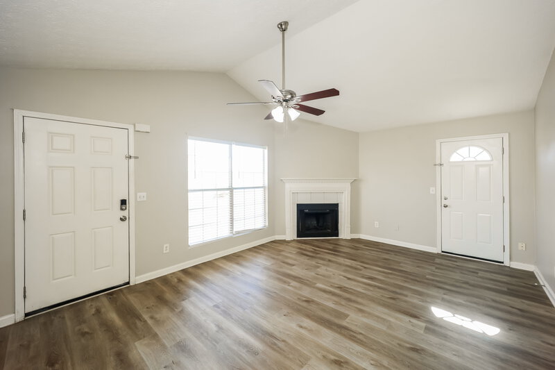 1,600/Mo, 220 Willow Springs Dr Jonesboro, GA 30238 Living Room View