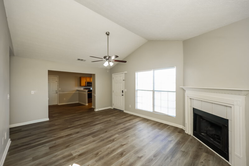 1,600/Mo, 220 Willow Springs Dr Jonesboro, GA 30238 Living Room View 2