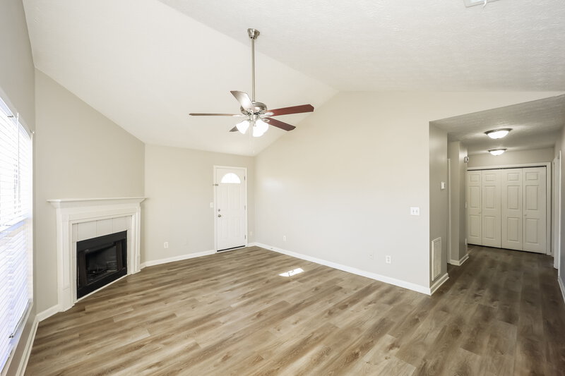 1,600/Mo, 220 Willow Springs Dr Jonesboro, GA 30238 Living Room View 3