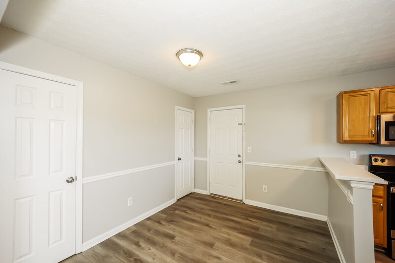 1,600/Mo, 220 Willow Springs Dr Jonesboro, GA 30238 Dining Room View 2