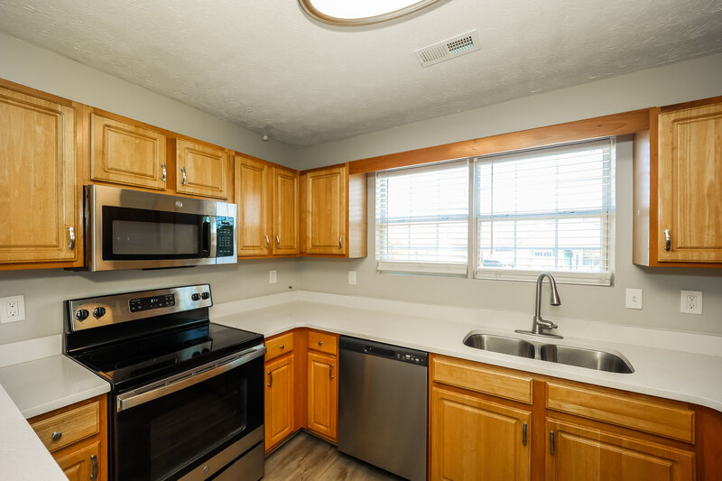 1,600/Mo, 220 Willow Springs Dr Jonesboro, GA 30238 Kitchen View 2