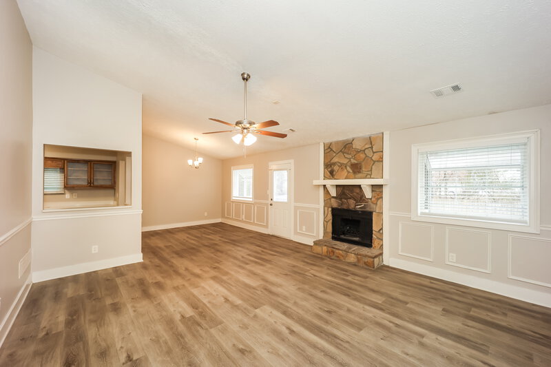 1,645/Mo, 9453 Forest Knoll Dr Jonesboro, GA 30238 Living Room View 3