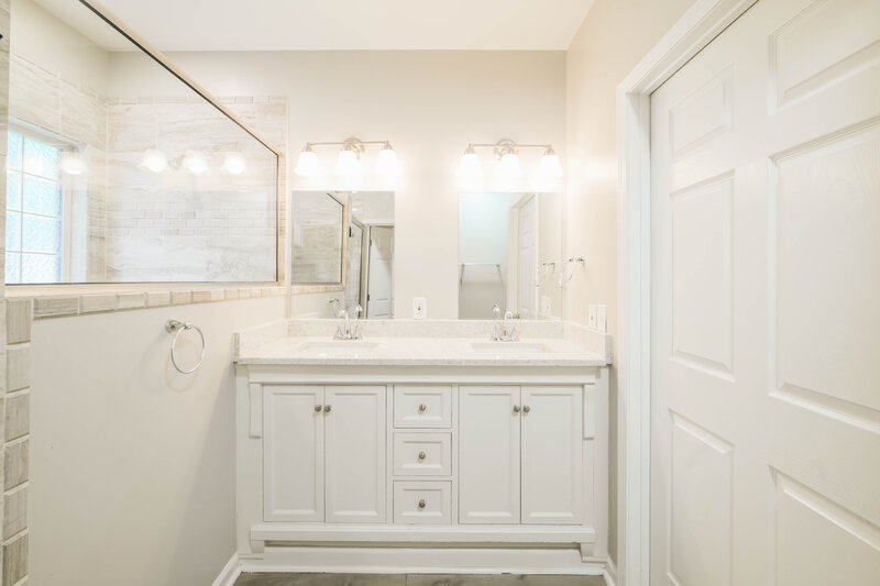2,335/Mo, 116 Freeman Forest Dr Newnan, GA 30265 Main Bathroom View