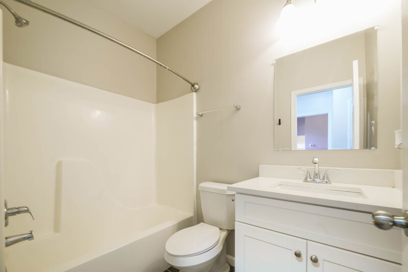 2,335/Mo, 116 Freeman Forest Dr Newnan, GA 30265 Bathroom View