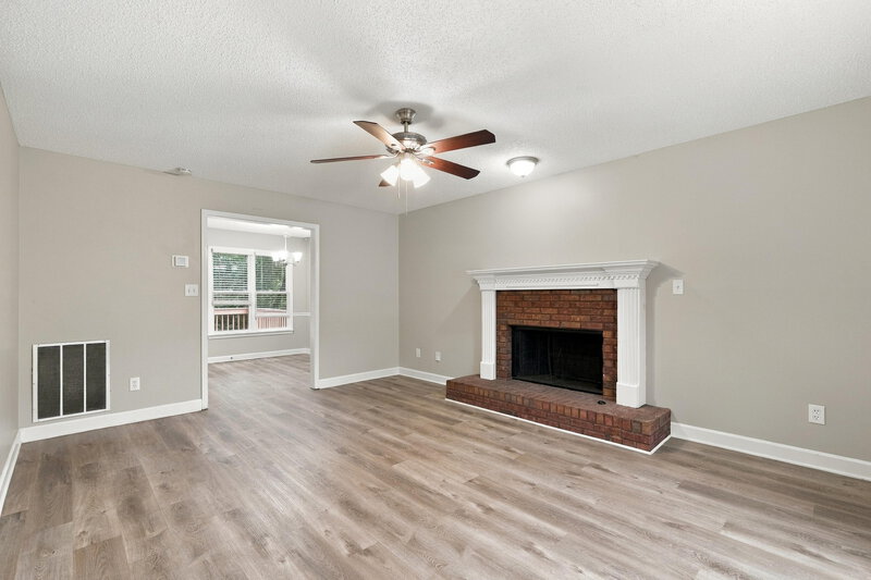 2,595/Mo, 12 Wrenfield Ln SE Smyrna, GA 30082 Living Room View