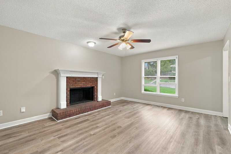 2,595/Mo, 12 Wrenfield Ln SE Smyrna, GA 30082 Living Room View 2