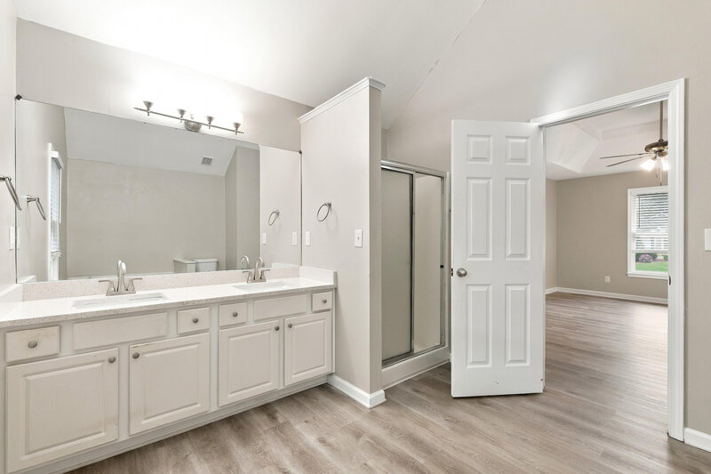 2,595/Mo, 12 Wrenfield Ln SE Smyrna, GA 30082 Primary Bathroom View