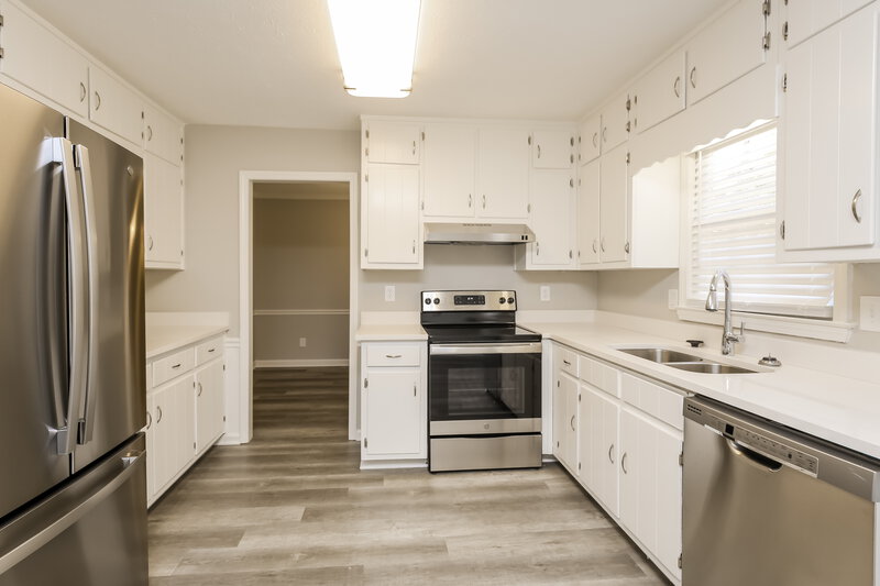 2,040/Mo, 374 Ansley Brook Dr Lawrenceville, GA 30044 Kitchen View