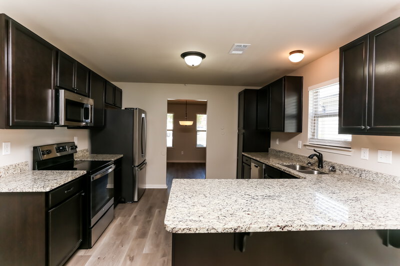 1,985/Mo, 270 Eagles Pkwy Covington, GA 30014 Kitchen View