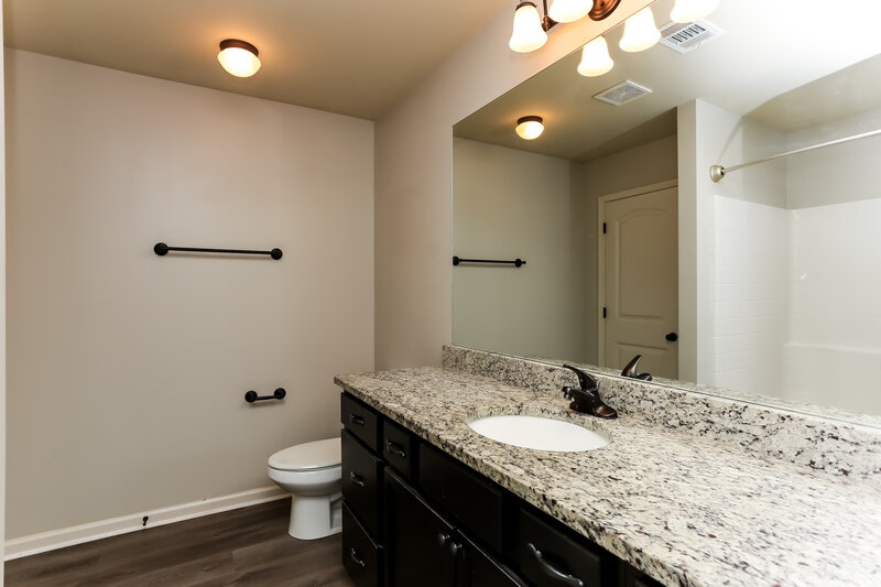 1,985/Mo, 270 Eagles Pkwy Covington, GA 30014 Main Bathroom View