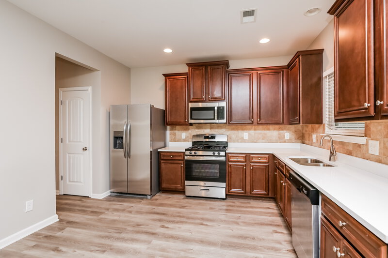 2,240/Mo, 216 Hidden Creek Point Canton, GA 30114 Kitchen View