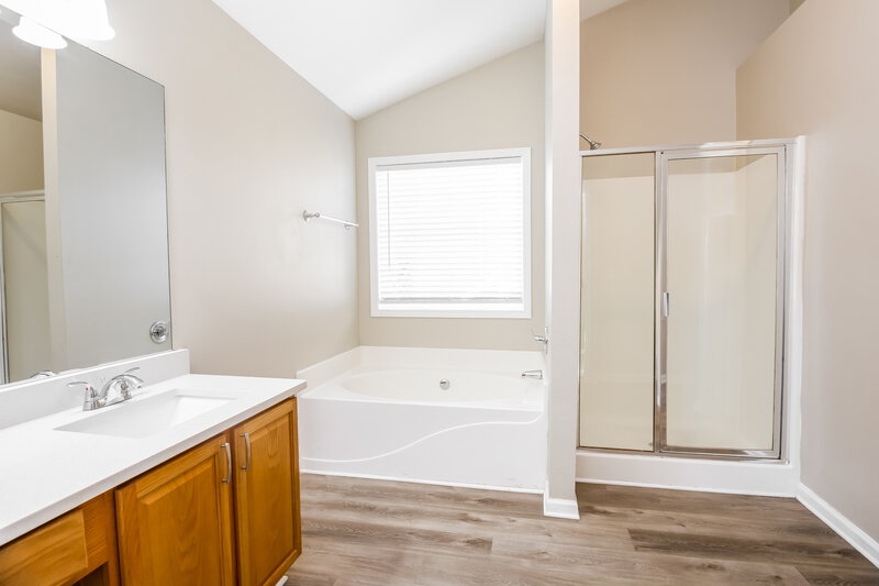 1,970/Mo, 6805 White Walnut Way Braselton, GA 30517 Main Bathroom View
