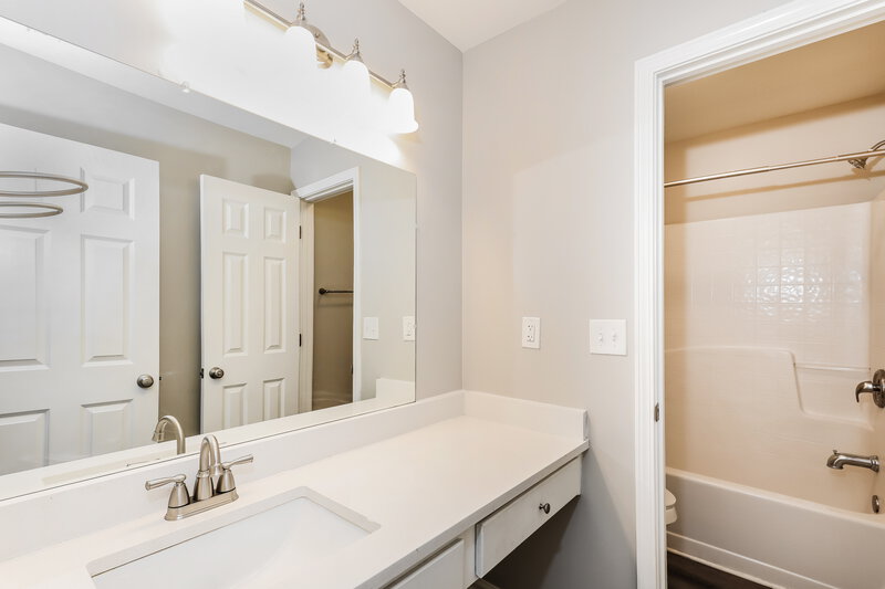 2,515/Mo, 5608 Village Pkwy Union City, GA 30291 Bathroom View