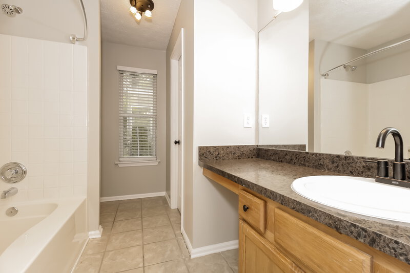 3,250/Mo, 2910 Water Lily Ct Austell, GA 30106 Main Bathroom View